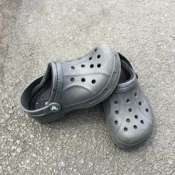 Youth Crocs with interior liner - Picture 2 of 5